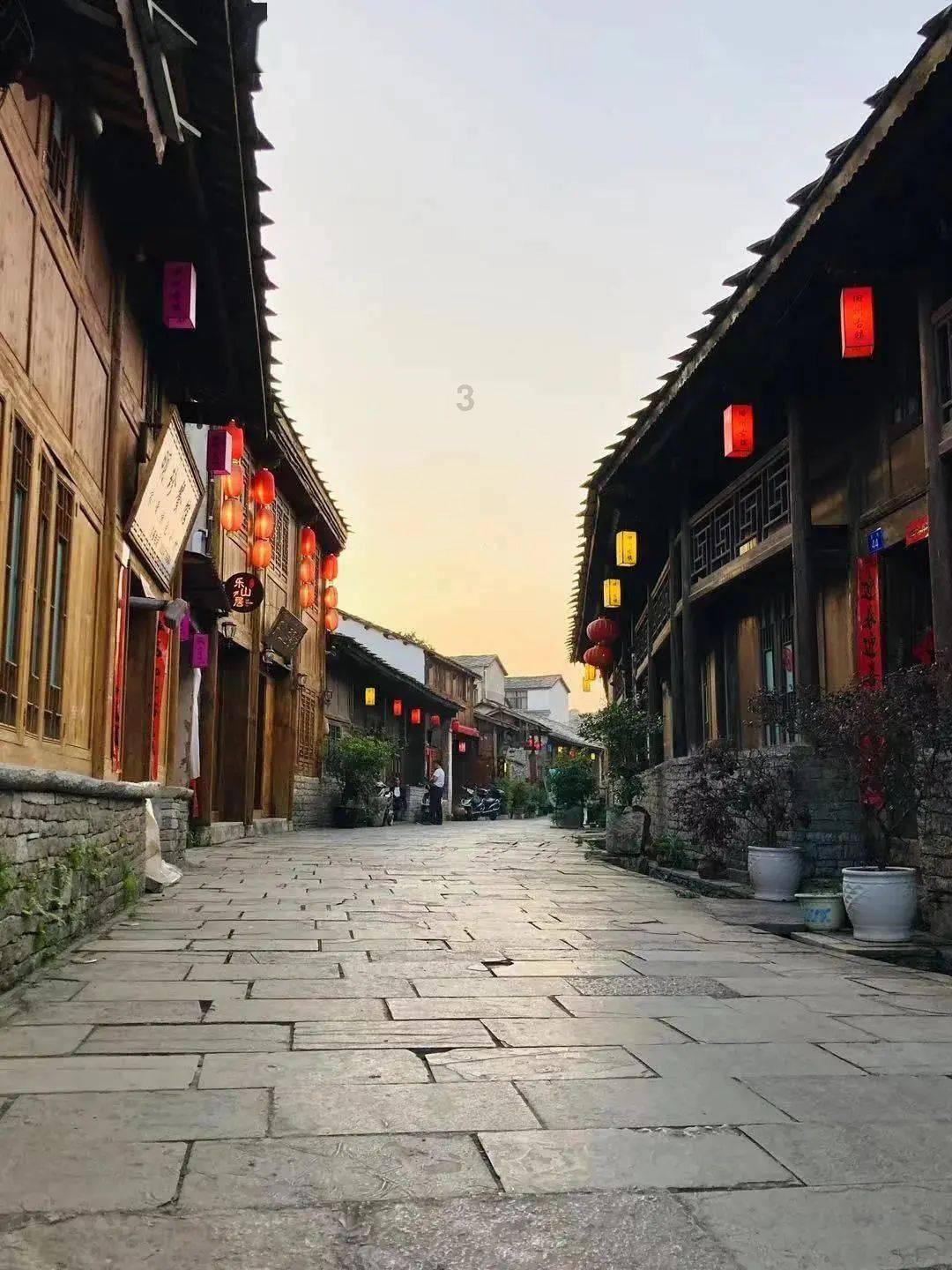“寸土寸金”诱惑和土地资源瓶颈挡路,为民服务的公共设施怎样才能又多又好?